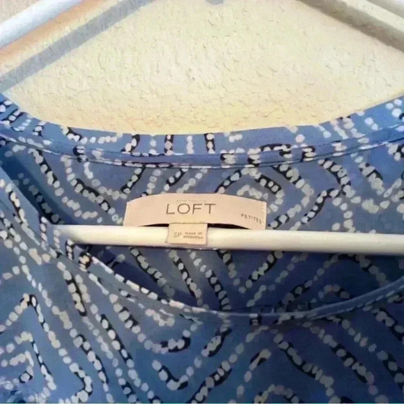 Ann Taylor LOFT sheer blouse Petite Small oversize fit light blue, navy & white - Picture 2 of 5